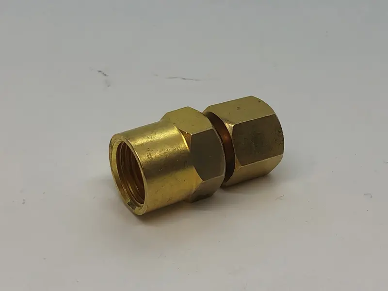 5/8-18 RH Female to 1/4 BSP Female Thread Adapter